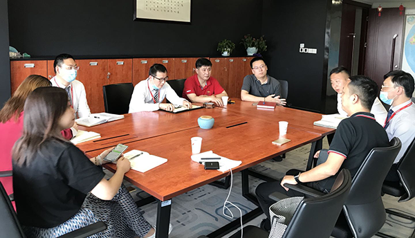 1589358128111443.png 副總經(jīng)理龔勇拜訪(fǎng)祥鵬航空商談航線(xiàn)事宜.png