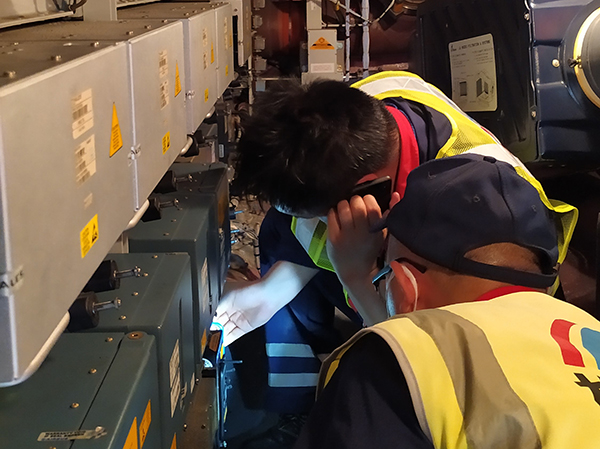 1589944133188479.jpg 照片為執(zhí)行飛機(jī)空中顛簸特定檢查.jpg