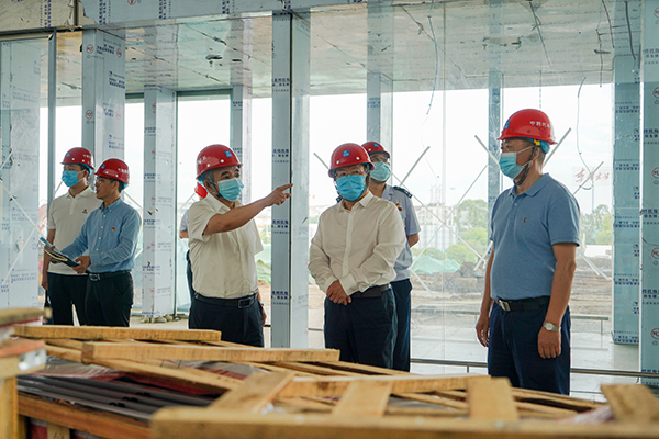 1653619548140602.jpg 經(jīng)開(kāi)區(qū)黨工委調(diào)研綿陽(yáng)機(jī)場(chǎng)T2航站樓項(xiàng)目建設(shè)情況.jpg