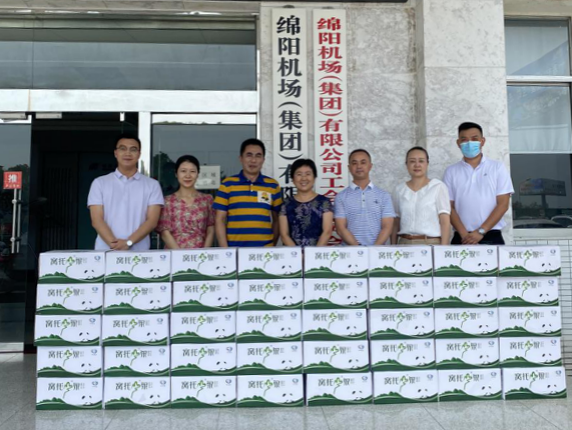 1660880922779305.png 中國(guó)人壽財(cái)產(chǎn)保險(xiǎn)公司來本場(chǎng)開展“夏季送清涼”活動(dòng).png