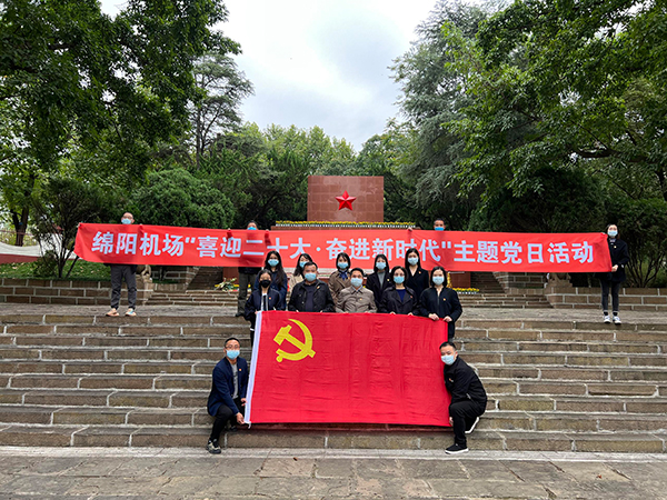 第一、第十三、第十七黨支部聯(lián)合開展“喜迎二十大·奮進新時代”主題黨日活動.jpg